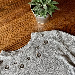 Coin 1804 Round Neck Three Quarter Sleeve Soft Grey Top. Size: Small